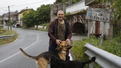 Bernardino Dom�nguez vive en el l�mite entre Ribadavia y Cenlle
