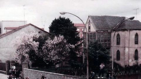 El chal ocupaba una esquina del cruce de Doctor Casares y la calle San Pedro