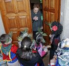 <span lang= es-es >Cada disfraz, un mundo</span>. El choqueiro es la esencia misma del carnaval, a fin de cuentas elabora sus disfraces con lo primero que encuentra dentro de los armarios de sus abuelos, padres o hermanos.