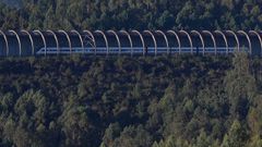 Imagen del falso t�nel de Serrabal, cerca de Santiago, construido para proteger la v�a de las voladuras de una mina de cuarzo