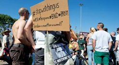 Cientos de personas mostraron ayer su repulsa por las escuchas del Gobierno alem�n.