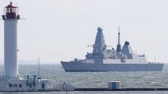 El destructor HMS Defender a su llegada a Odesa desde el mar Negro, el pasado dia 18.