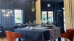 Imagen del interior del restaurante la Viera, peque�o y acogedor.