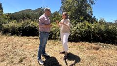 Luisa S�nchez y Miguel Mart�n, en una de las zonas con riesgo de incendios