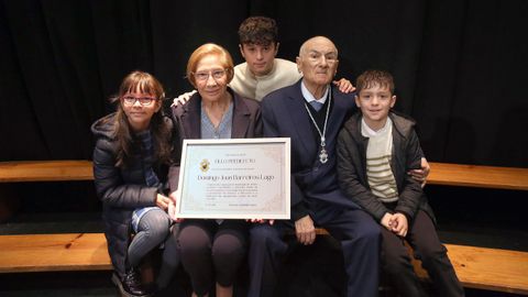 Pleno-acto de entrega de la medalla de hijo predilecto a Domingo Barreiros Lago por su contribucin a la cultura