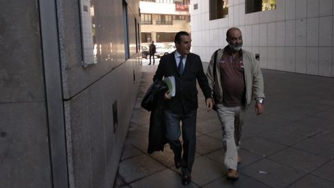 El abogado V�ctor Tartiere junto al exgerente del Serida Juan Luis Osoro