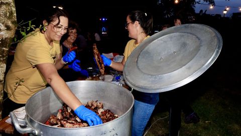 Churrasco en Fornelos, Baio, con la asociaci�n A Fonte.