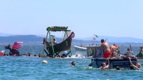 Festa da Dorna: Rejata de Embarcasi�ns feitas a machada e pan de millo na playa de Coroso