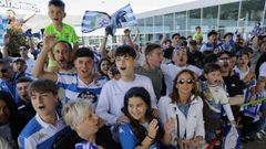 Aficionados del Deportivo en la recepci�n al equipo en Alvedro tras la victoria en C�diz