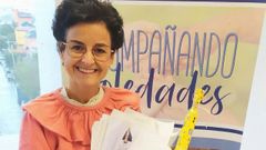 Tereta Berbel, delegada de Asdegal con las cartas de los ni�os. 