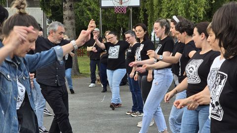 Festa con foliada no colexio de Parga