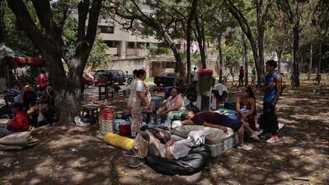 Muchos venezolanos pasaron la noche en las calles por miedo a nuevas r�plicas