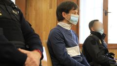Jos� Luis Alonso D�az, de 42 a�os de edad, acusado de estrangular a su hermano mayor, en la Audiencia de Lugo. 