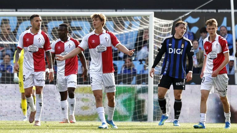 El Celta encaj� tres goles ante un Oviedo que llegaba a Bala�dos como colista.