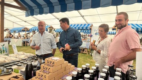 Visita del diputado del PP en la JGPA, Luis Venta a la Feria Agroalimentaria de Productos Ecol�gicos de Asturias, que se celebra en Posada de Llanera