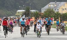 Una tarde perfecta pudieron disfrutar los participantes en la fiesta de la bici organizada por el Concello de Foz y el club ciclista local y la colaboraci�n de La Voz. 