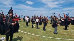 Todos los gaiteiros interpretan juntos el himno del Antergo Reino de Galicia.