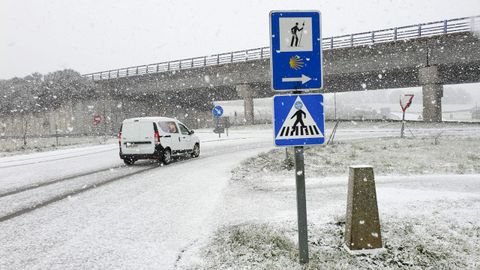 La nieve tambin lleg al tramo del Camino del Norte que pasa por Abadn.