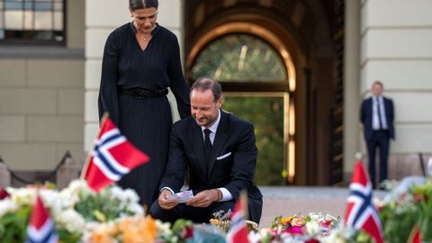 Marta Luisa de Noruega y su hermano el rey Haakon