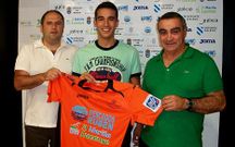 El meta �lex, entre Manuel Blanco y el directivo �ngel Fern�ndez.