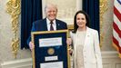 Mar�a Corina Machado ha entregado a Donald Trump la medalla del Premio Nobel de la Paz, enmarcada con un mensaje de �gratitud� del pueblo venezolano por sus acciones para lograr �su libertad�.