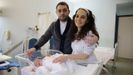 Helena André Vázquez (en la imagen con sus padres, José Antonio y Virginia) fue la última niña ourensana que nació en el 2017