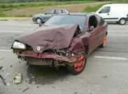 Los da�os del coche que se sali� de la v�a se concentraron en la parte frontal 