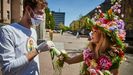Amor, oraci�n y homenajes�a golpe de mascarilla