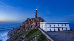 El faro Vilan, en Camari�as, uno de los iconos de la Costa da Morte 