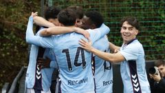 Los futbolistas del Celta Juvenil A celebran un gol en Copa en A Madroa este mi�rcoles.