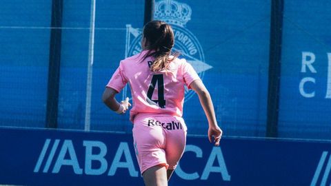 La jugadora de As Celtas Paula Gonz�lez, en el momento de debutar con el equipo, este s�bado en Abegondo frente al Deportivo B.