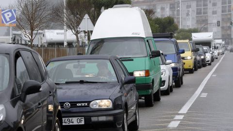 Atascos en Viveiro con la llegada del verano