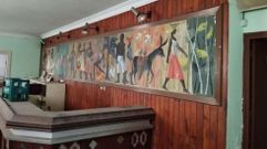 El mural de Gonzlez Collado, ahora protagonista. La obra realizada en 1959 por el pintor ferrolano reproduce escenas tropicales. Se situaba tras la barra de la sala de baile, pero tras la reforma destacar como obra de arte.
