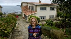Mar�a Jos� posa ante su casa que pronto ser� derribada por las m�quinas
