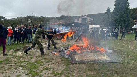 La artista Elena del Rivero grabo el acto de la quema de su obra en Bande y este s�bado mostrar� el resultado de la obra