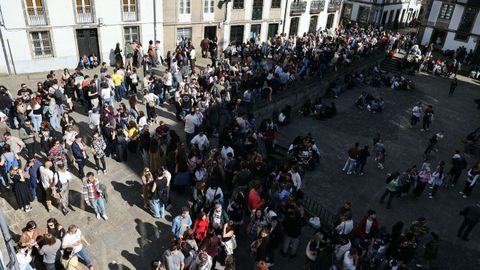 La praza de San Martiño Pinario, a la hora del tardeo