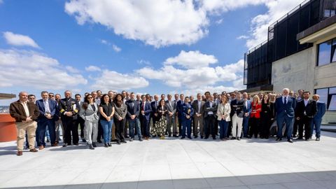 Representantes de los gobiernos de Portugal y Galicia en la presentaci�n de la autopista cu�ntica que unir� a Santiago con Lisboa, que fue presentada en la capital lusa