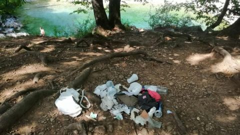 Basura en el entorno de la Olla de San Vicente