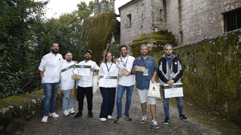 Los tres restaurantes ganadores de la cuarta edición del Campeonato de Tapas y Pinchos de Galicia en el monasterio de San Pedro de Rocas.