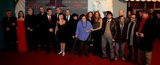 Los actores de �Los muertos van deprisa� sobre la alfombra roja en el estreno  en Ribadeo.