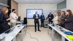 Merelles, con directivos del grupo Barcel� en la Escuela Superior de Hosteler�a de Galicia