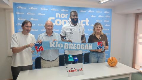 Presentaci&oacute;n de Kasibabu como jugador del R&iacute;o Breog&aacute;n