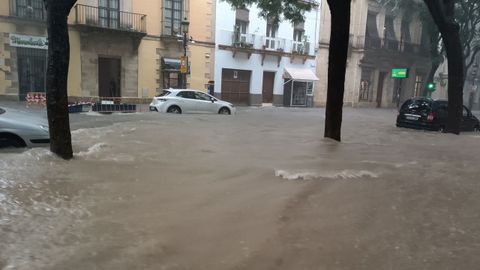 La calle Porvera en Jerez de la Frontera (Cdiz) inundada debido a las lluvias prolongadas cadas este mircoles