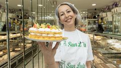 Vanessa Fuentes, de Confiter�a San Lu�s, Carballo, con su milhoja redonda 