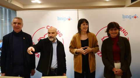 Luis Seara, Nestor Rego, Ana Pont�n y Carme da Silva en el acto de Ourense