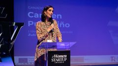 Carmen Pumario, tras recibir un galardn en los Women Startup Awards