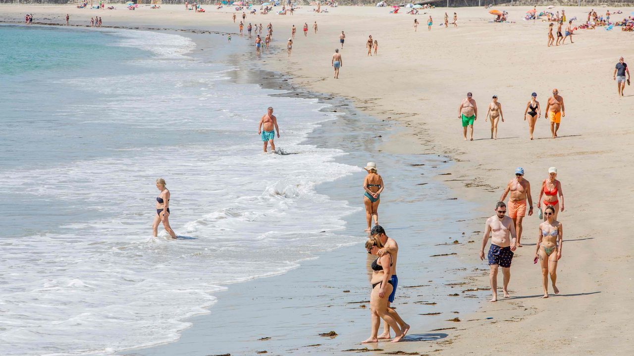 Hasta 30 grados y riesgo de tormentas este domingo en Galicia