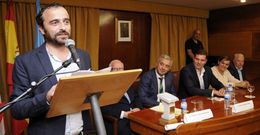 Ram�n Vilar, durante su discurso en A Estrada, tras recibir el premio. 
