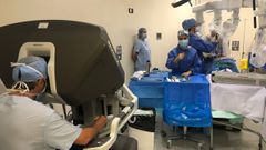 Gonz�lez Rivas realiz� la operaci�n con solo dos incisiones al paciente, cuando lo habitual son cinco.