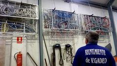 Las luminarias robadas, ya guardadas con el resto.